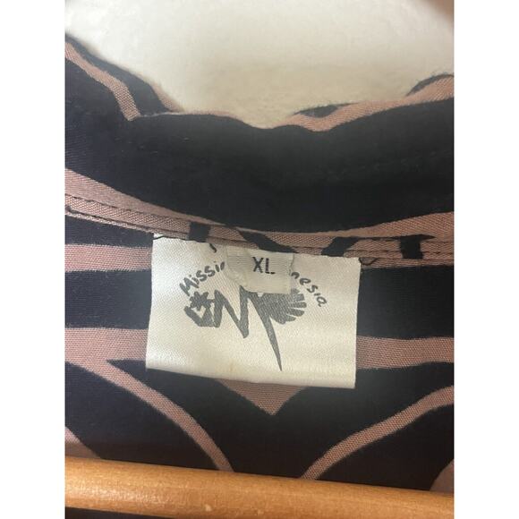 Missing Polynesia Men’s XL Brown Black Hawaiian Aloha Button Up Rayon Shirt - Picture 4 of 5